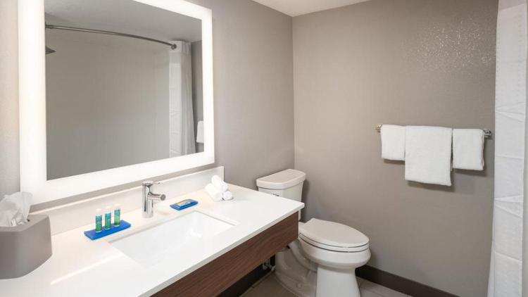 Holiday Inn Express & Suites - Jacksonville W - I295 and I10 by IHG photo 2