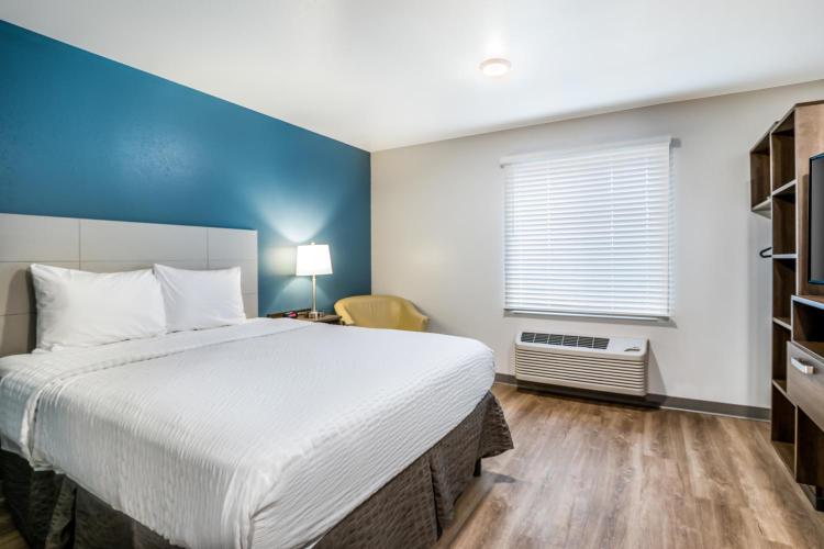 WoodSpring Suites Bakersfield East photo 1