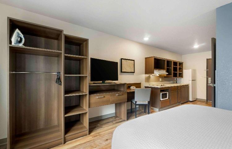 Extended Stay America Select Suites - Tampa - Northeast photo 3