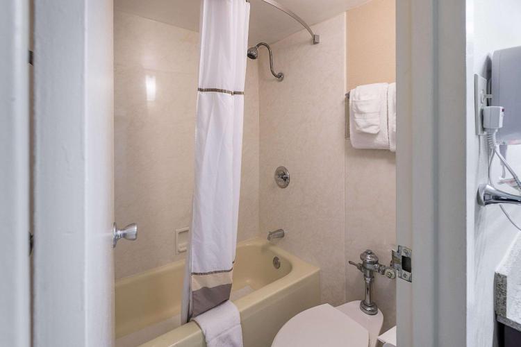 Quality Inn University Lansing photo 2