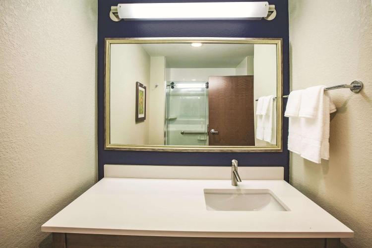 La Quinta by Wyndham Wichita Northeast photo 1