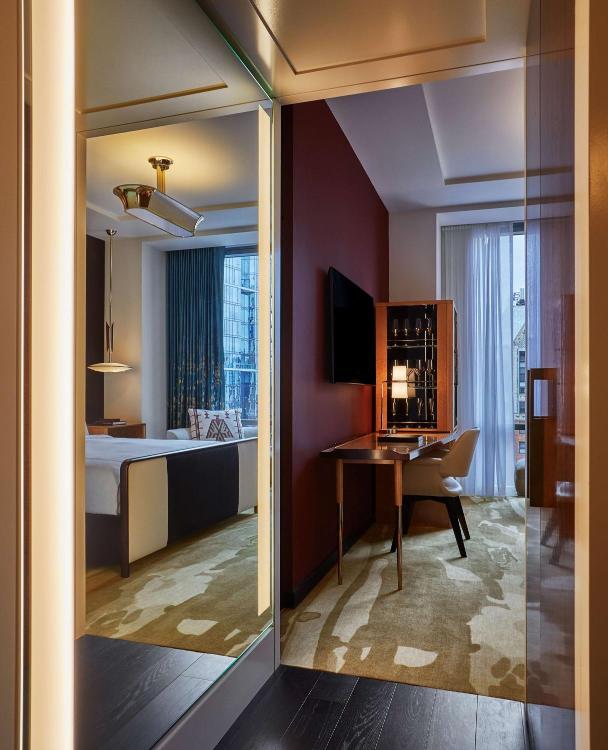 Viceroy Chicago photo 2