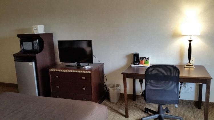 Days Inn & Suites by Wyndham Vancouver photo 3