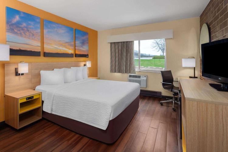 Days Inn by Wyndham Rockford I-90 Casino District photo 1