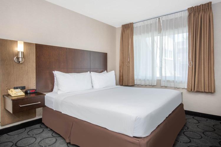 Baymont by Wyndham San Diego Downtown photo 2