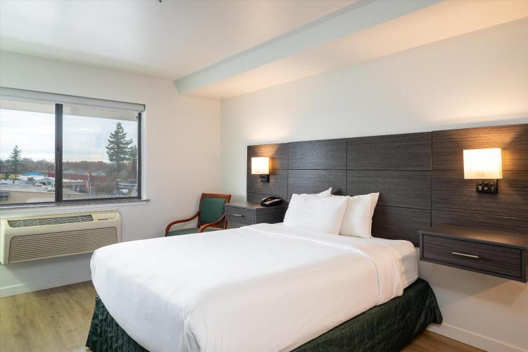 Baymont INN & Suites by Wyndham photo 2