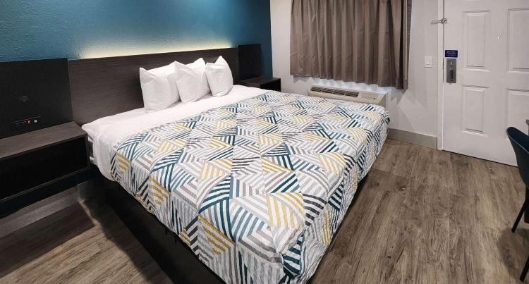 Studio 6 Suites San Ysidro CA San Diego South Bay photo 1