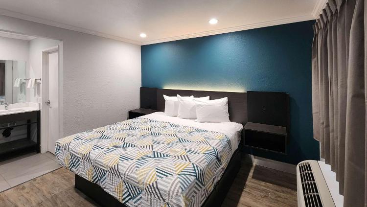 Studio 6 Suites San Ysidro CA San Diego South Bay photo 2