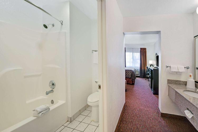 SureStay Plus by Best Western San Antonio Airport photo 3