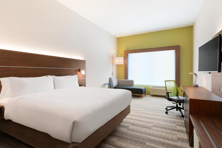 Holiday Inn Express & Suites - Cincinnati NE - Red Bank Road by IHG photo 1