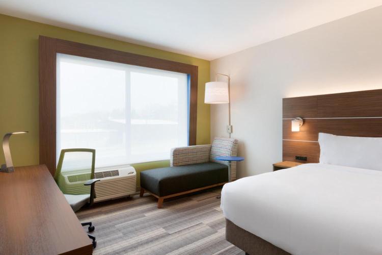 Holiday Inn Express & Suites - Cincinnati NE - Red Bank Road by IHG photo 2