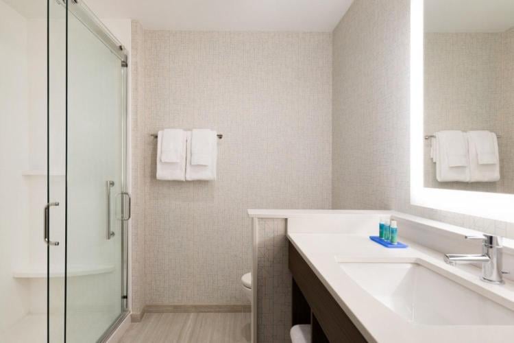 Holiday Inn Express & Suites - Cincinnati NE - Red Bank Road by IHG photo 3