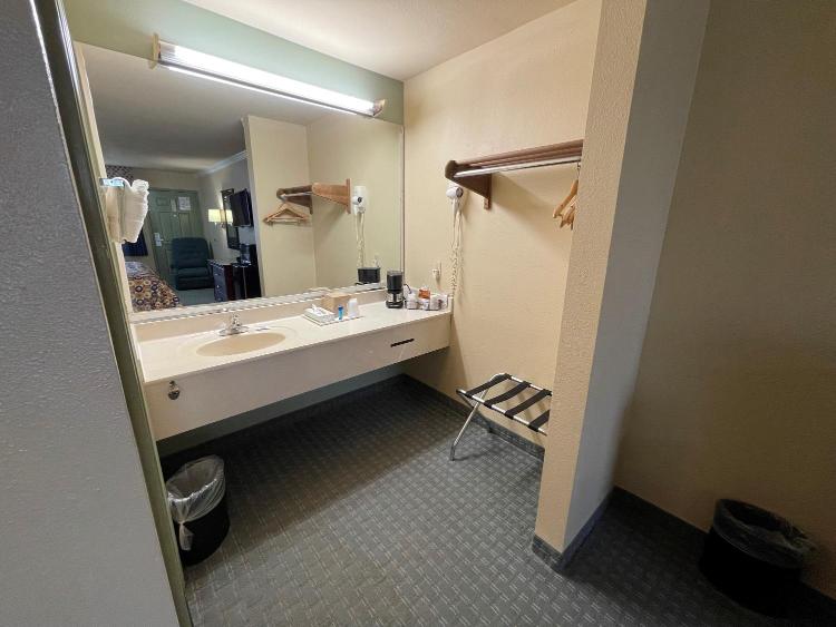 Americas Best Value Inn Hobby Airport photo 1