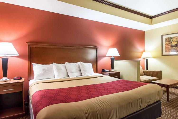 Econo Lodge Inn & Suites Little Rock SW photo 1
