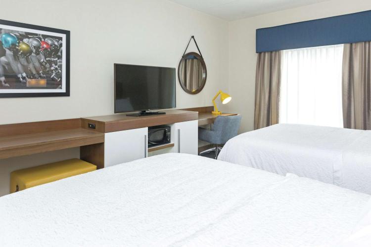 Hampton Inn & Suites Morgantown / University Town Centre photo 2