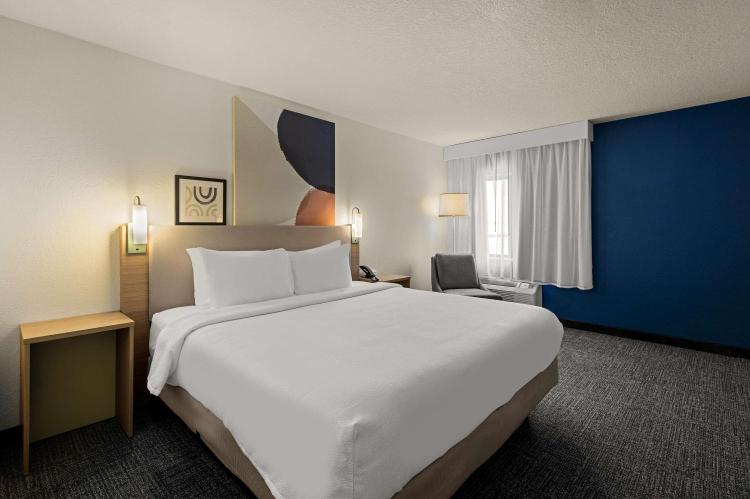 Spark By Hilton Fort Wayne photo 1