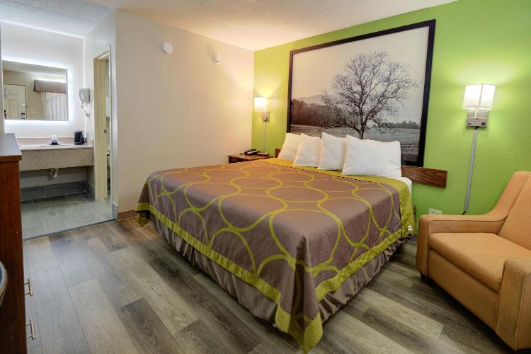 Super 8 by Wyndham Knoxville West/Farragut photo 1