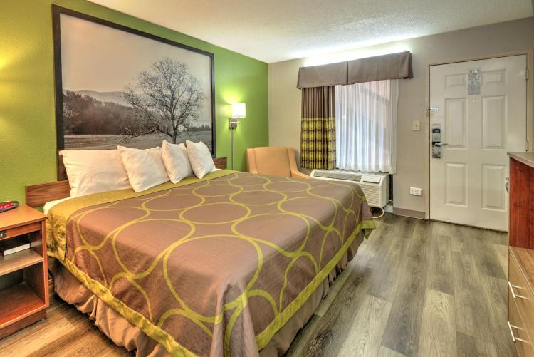 Super 8 by Wyndham Knoxville West/Farragut photo 2