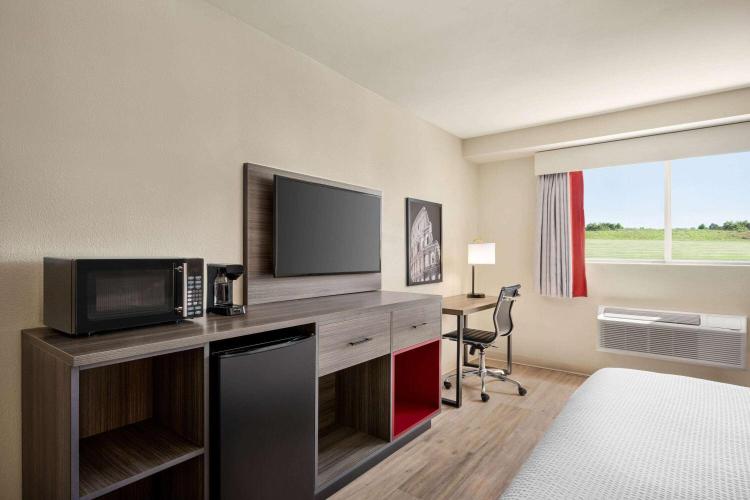 Ramada by Wyndham Allentown Bethlehem photo 2