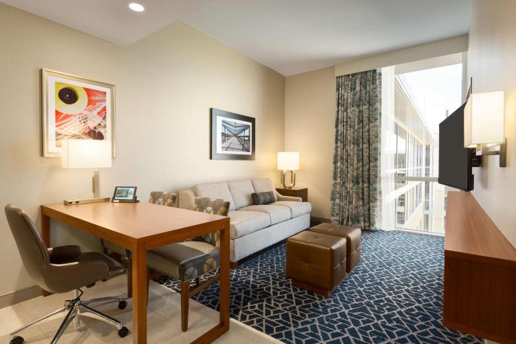 Embassy Suites By Hilton Denton Convention Center photo 2