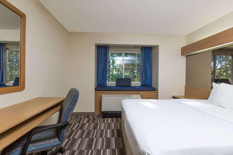 Baymont Inn & Suites by Wyndham Anchorage Airport photo 1
