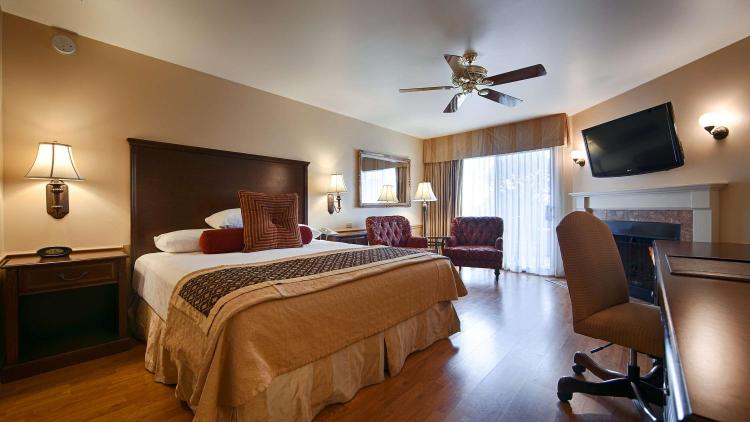 Victorian Inn photo 2