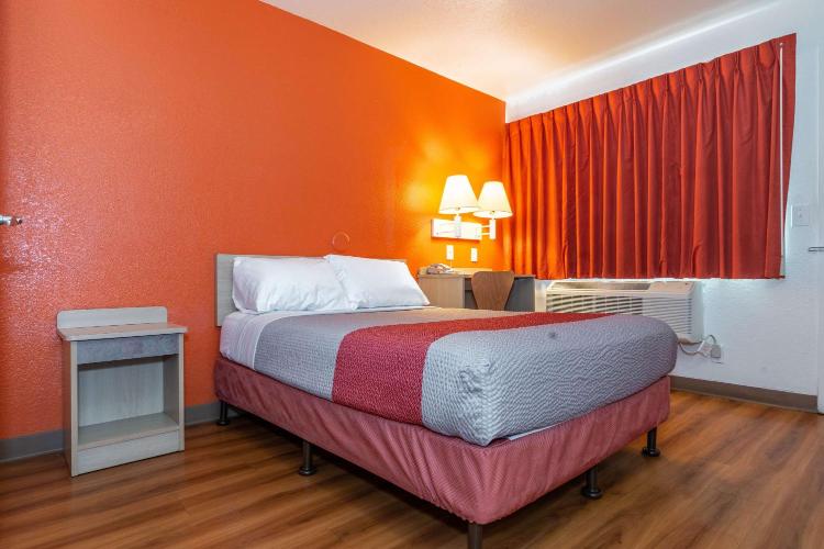 Motel 6-Palm Springs, CA - East - Palm Canyon photo 2