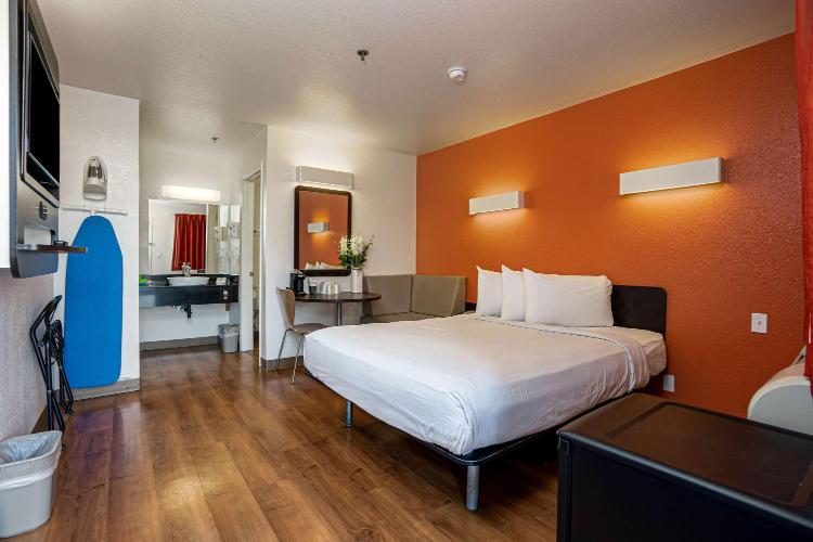 Motel 6-Temecula, CA - Historic Old Town photo 1