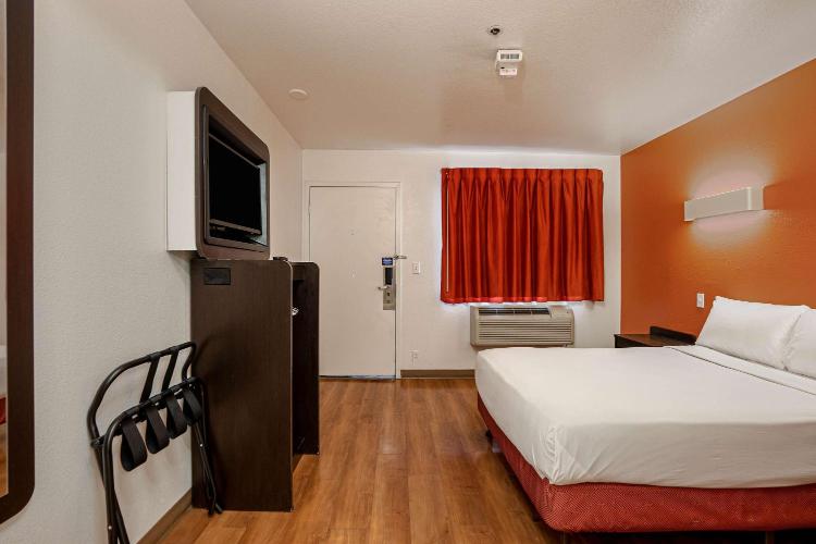Motel 6-Temecula, CA - Historic Old Town photo 3