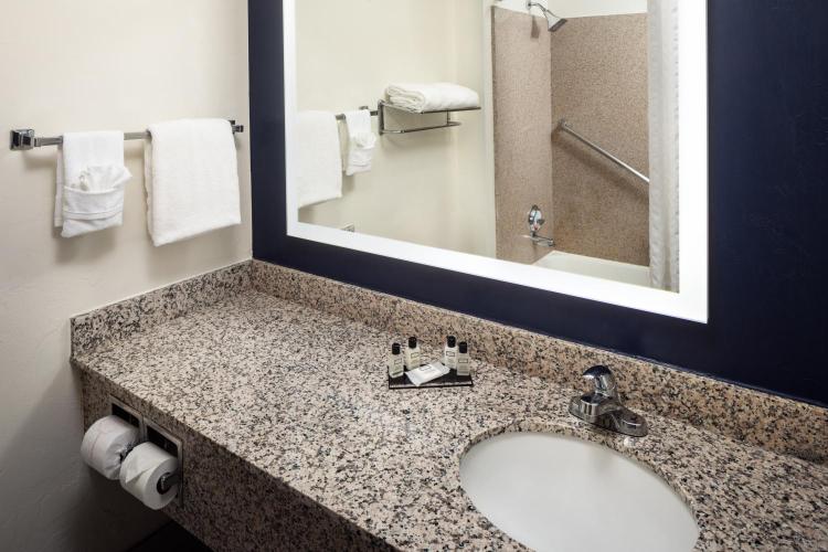 Wyndham Tucson Airport Hotel & Conference Center photo 3