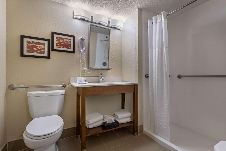 Comfort Inn N Myrtle Beach Barefoot Landing photo 2