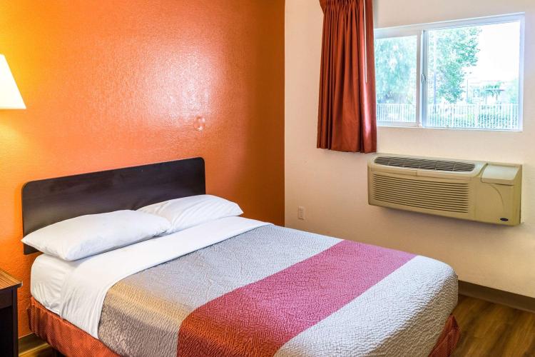Motel 6-Bakersfield, CA - Convention Center photo 1