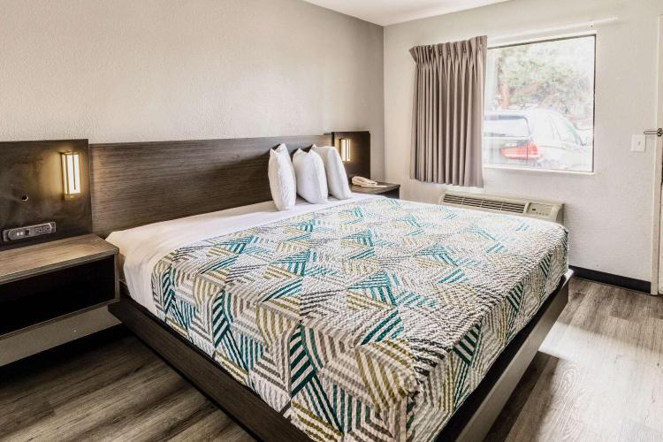 Motel 6-Carlsbad, CA - East Near LEGOLAND photo 3