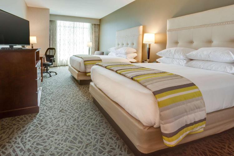 Drury Inn & Suites Pittsburgh Airport Settlers Ridge photo 1