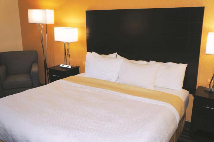 La Quinta Inn by Wyndham Lincoln photo 1