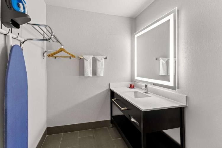 SureStay Hotel by Best Western Phoenix Airport photo 3