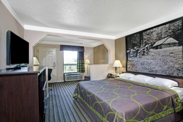 Super 8 by Wyndham Knoxville East photo 3