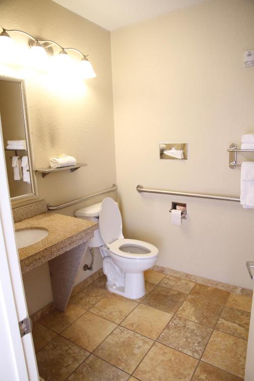 Days Inn by Wyndham Semmes Mobile photo 3