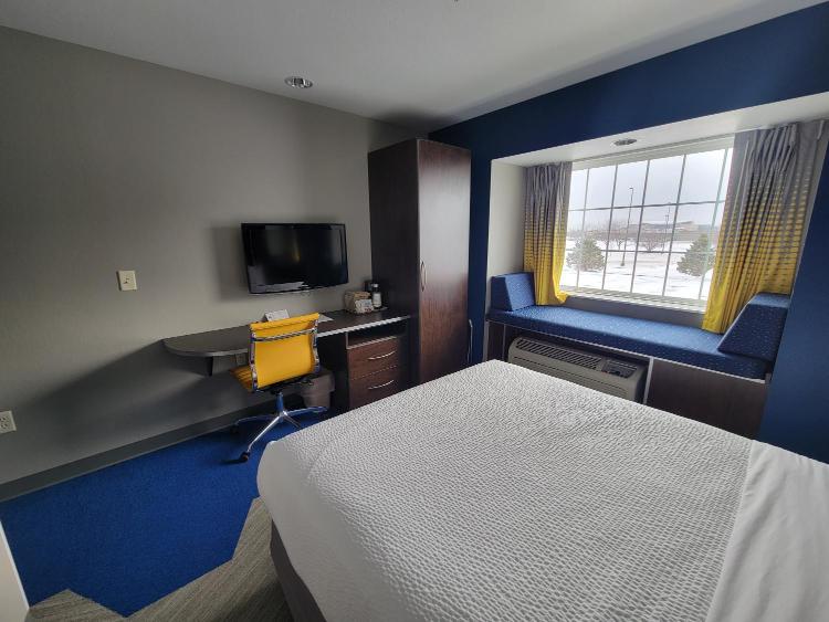 Microtel Inn & Suites by Wyndham Bluffs photo 2