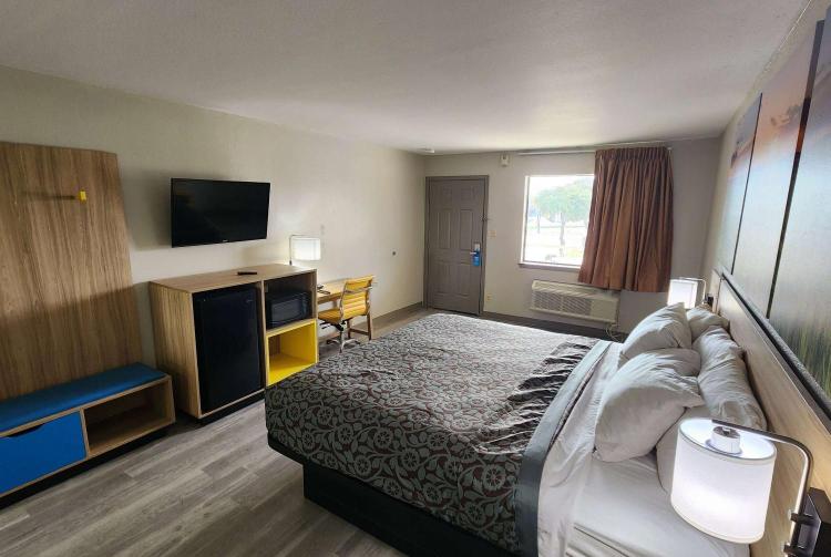 Days Inn Windcrest by Wyndham San Antonio photo 1