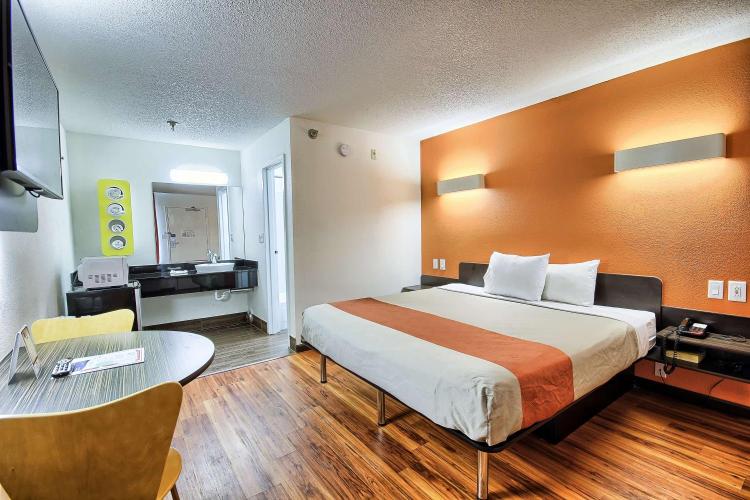 Motel 6-Columbus, OH - West photo 1