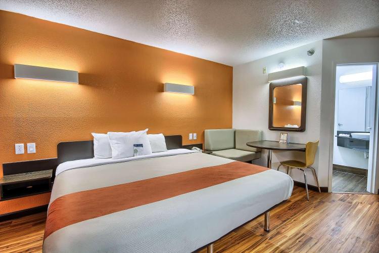 Motel 6-Columbus, OH - West photo 3