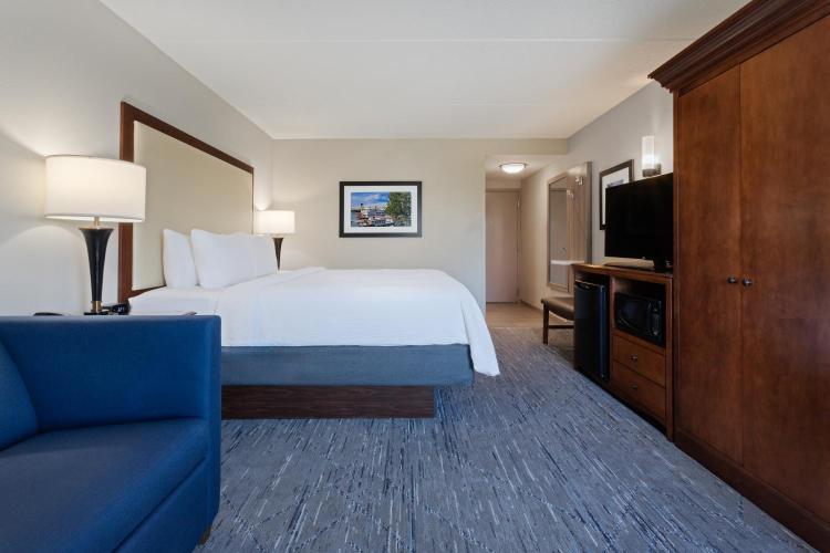 Holiday Inn Express & Suites Cincinnati Riverfront by IHG photo 3