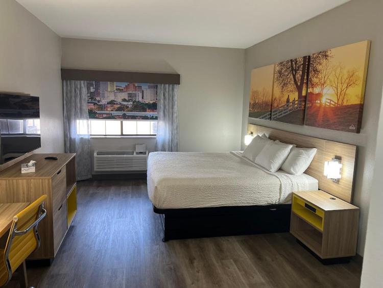 Days Inn & Suites by Wyndham San Antonio North/Stone Oak photo 1