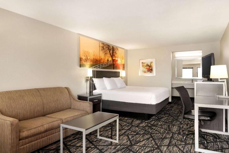 Days Inn by Wyndham San Antonio Near Fiesta Park photo 1