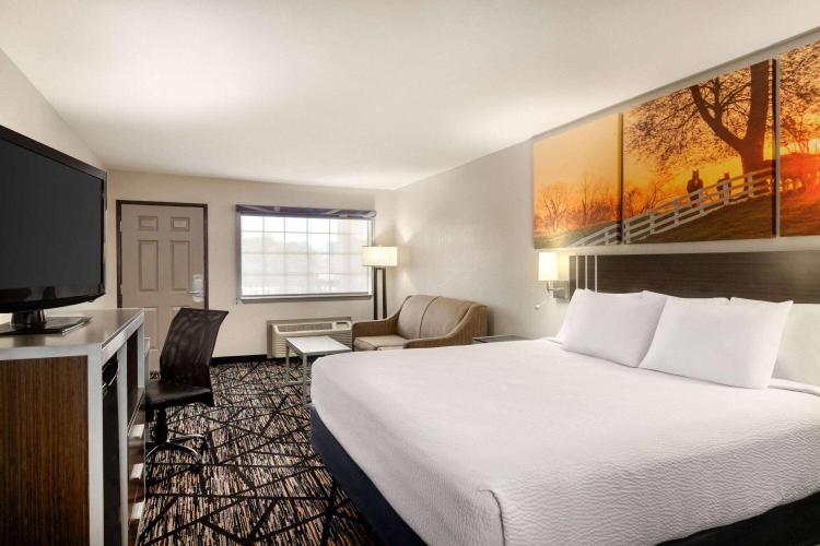 Days Inn by Wyndham San Antonio Near Fiesta Park photo 3