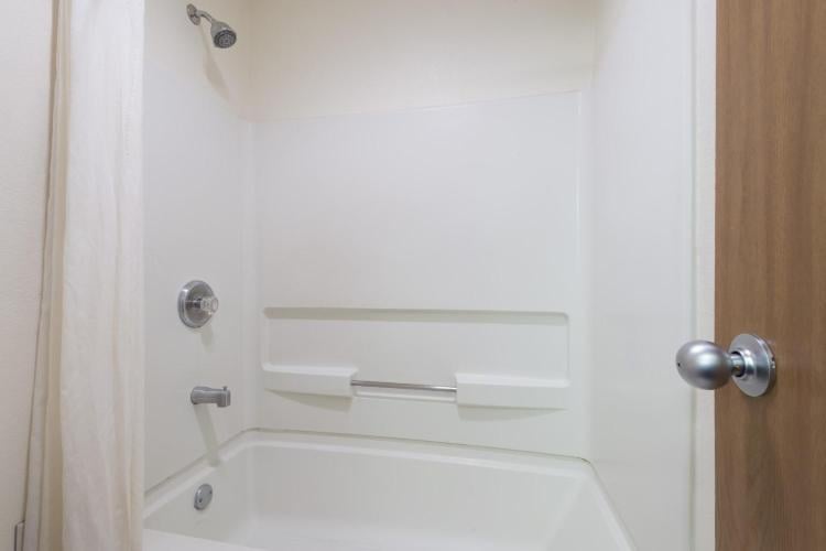 Super 8 by Wyndham Bernalillo photo 1