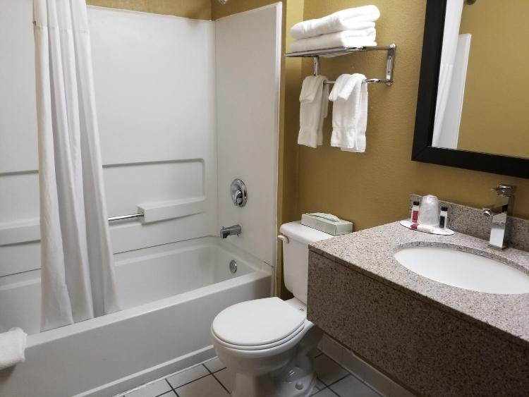 Microtel Inn & Suites by Wyndham Riverside photo 1