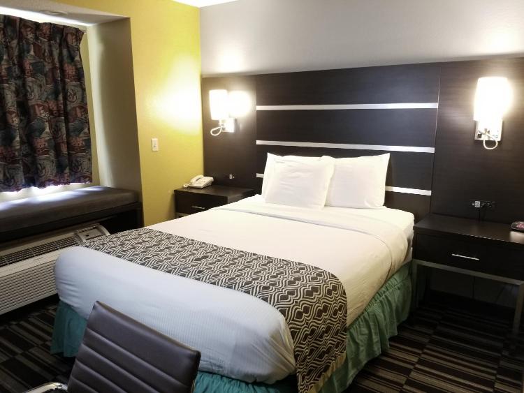 Microtel Inn & Suites by Wyndham Riverside photo 3