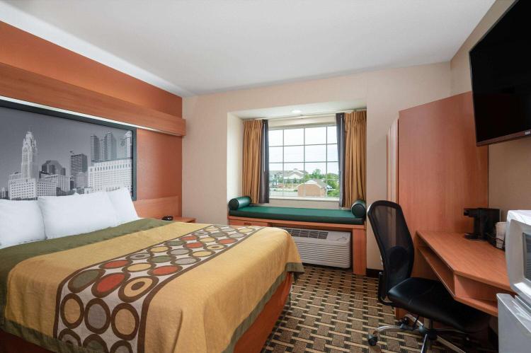 Super 8 by Wyndham Columbus West photo 2